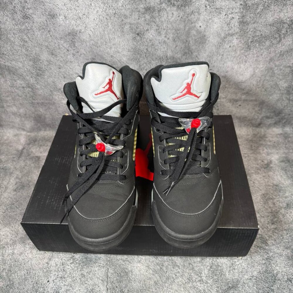 Size 10 | Jordan 5 Metallic With Box | Pre-Owned - image 2